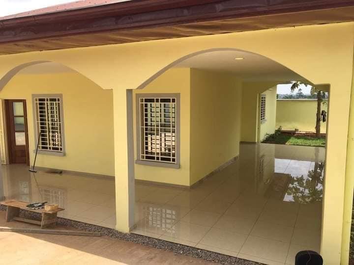 Magnifique Villa Spacieuse Avec Espace Vert Forage Parking À Nkolnda 