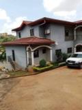 Triplex Titré Avec Clim ,Eau Chaude ,Parking Espace Vert À Vendre À Mimboman,, Yaoundé, Immobilier au Cameroun