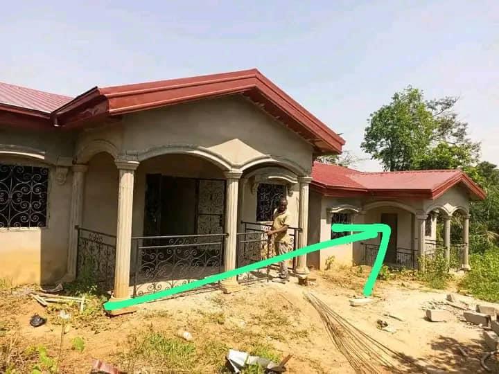 Maison Titrée À Vendre À Fougerole Avec Parking 