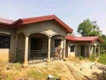 Maison Titrée À Vendre À Fougerole Avec Parking,, Yaoundé, Immobilier au Cameroun