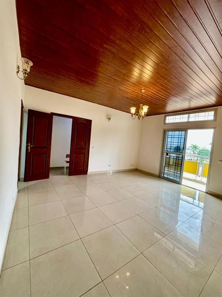 Appartement Avec Parking À Bastos 