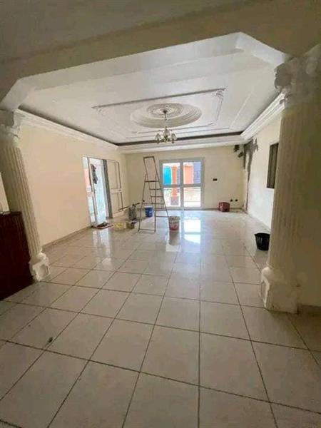 Vaste Villa Pour Habitation Ou Bureaux À Louer À Dragage Bordure De Route Principale 