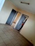 Appartement À L Étage En Bordure De Route À Essos,, Yaoundé, Immobilier au Cameroun