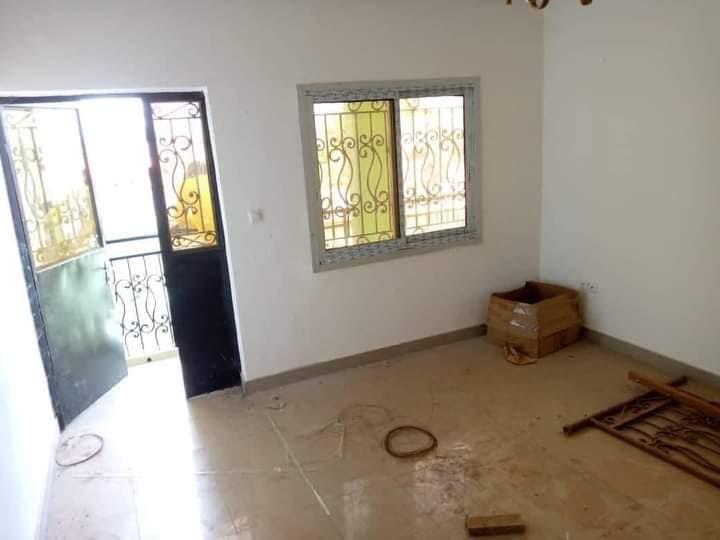 Appartement Avec Gardien Parking Forage À Nkoabang 