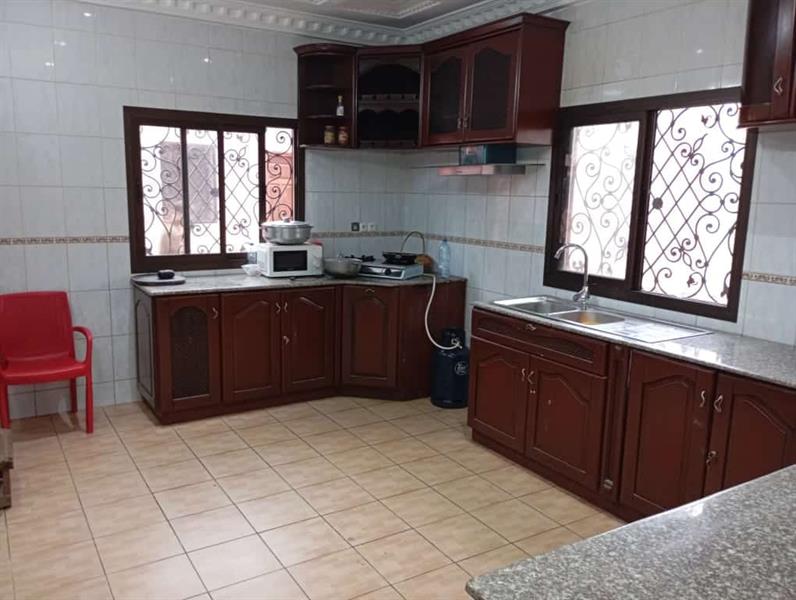 Belle Villa À Odza Dans La Zone Résidentielle 