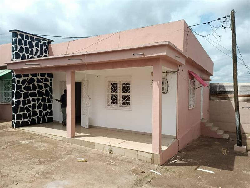 Villa Pour Bureaux Ou Habitation À Etoudi Avec Parking 