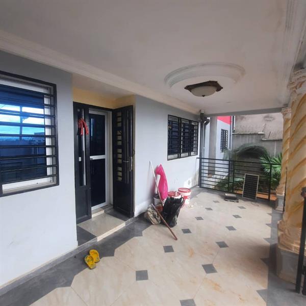 Villa Avec Eau Chaude Parking Forage Magasin À Nkoabang 10Eme Arret 