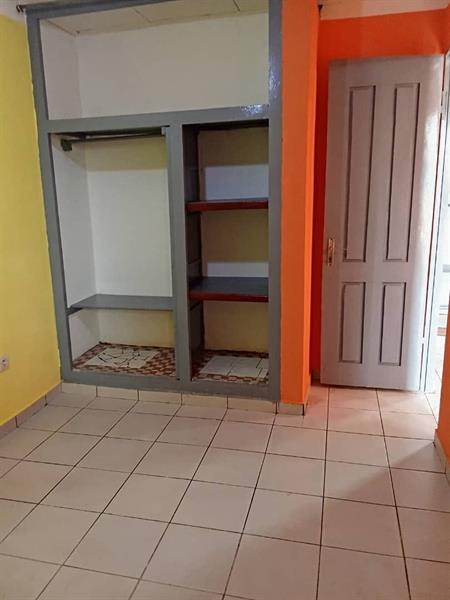 Studio Propre À L Immeuble Avec Forage À Nsimeyong 