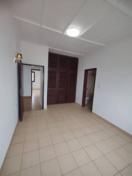 Appartement À Emana 