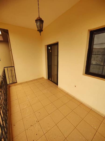 Appartement À Emana 