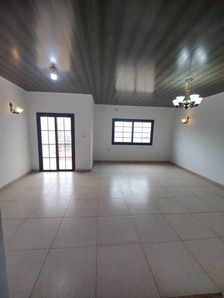 Appartement Haut Standing Avec Eau Chaude Gardien Baignoire Parking À Emana 