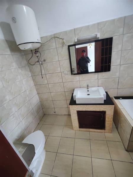 Appartement Haut Standing Avec Eau Chaude Gardien Baignoire Parking À Emana 