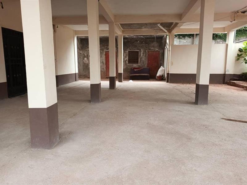 Appartement Neuf Avec Parking Magasin À Tongolo 