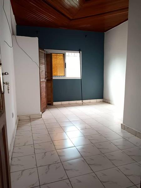 Appartement Neuf Avec Parking Magasin À Tongolo 