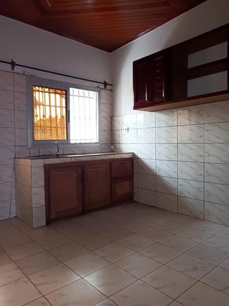 Appartement Neuf Avec Parking Magasin À Tongolo 