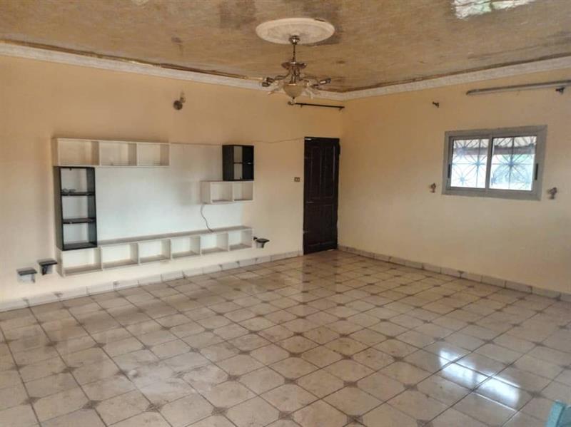 Appartement En Bordure De Route Avec Parking À Mimboman 