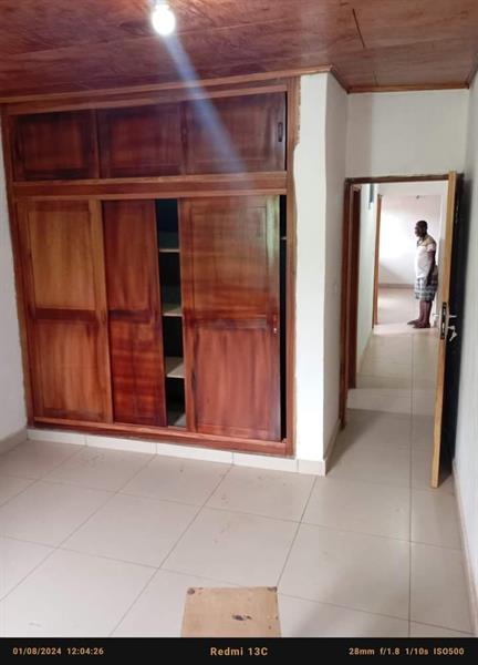 Appartement Avec Gardien Parking Forage À Meyo 