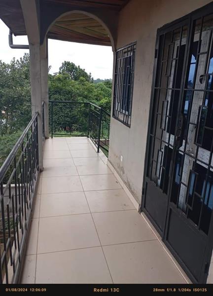 Appartement Avec Gardien Parking Forage À Meyo 