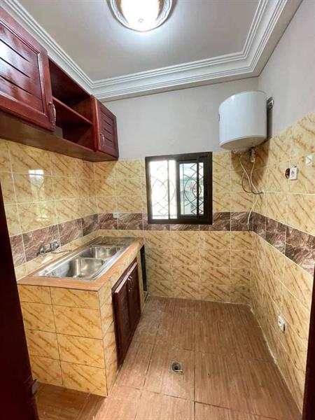 Bel Appartement Avec Eau Chaude Forage Parking À Emana 
