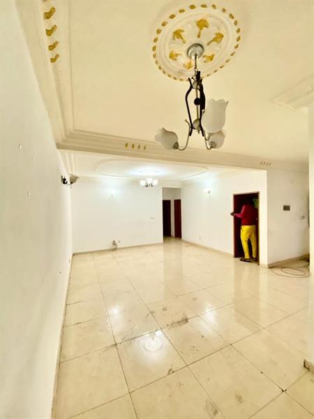 Appartement Haut Standing Avec Gardien Caméra Parking À Nsimeyong 