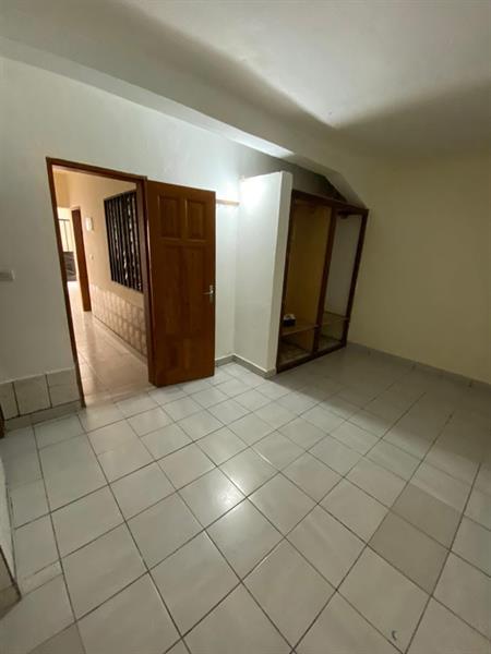 Appartement Individuel Avec Parking À Odza Petit Marché 