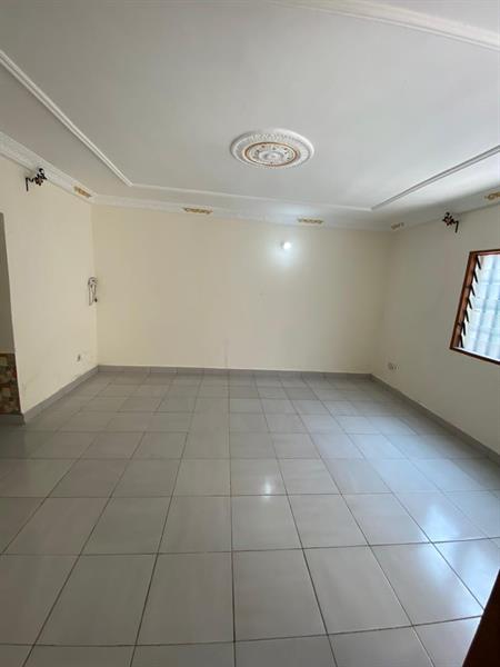 Appartement Individuel Avec Parking À Odza Petit Marché 
