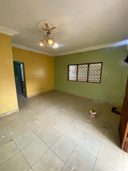 Appartement À Louer À Odza 