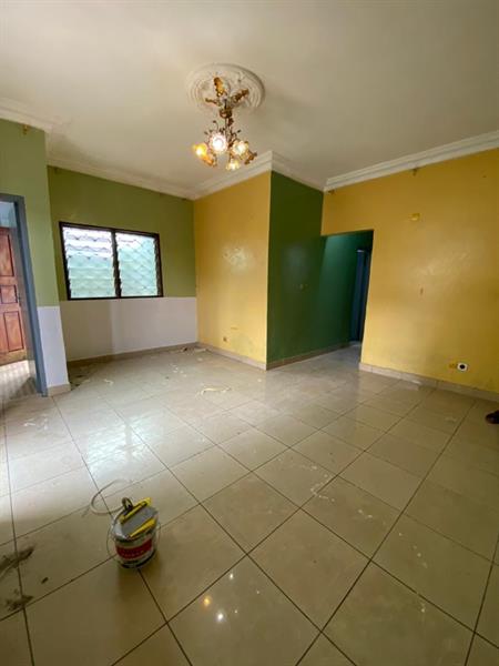 Appartement À Louer À Odza 