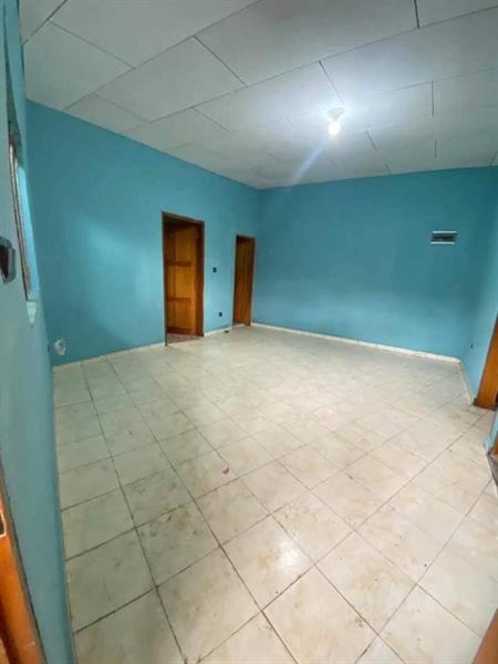 Appartement À Louer À Odza 