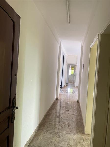 Vaste Appartement Aéré Avec Espace Vert Gardien Parking À Bastos 