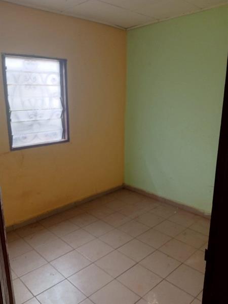 Appartement Et Studio À Omnisports 70 Et 50 Mil 