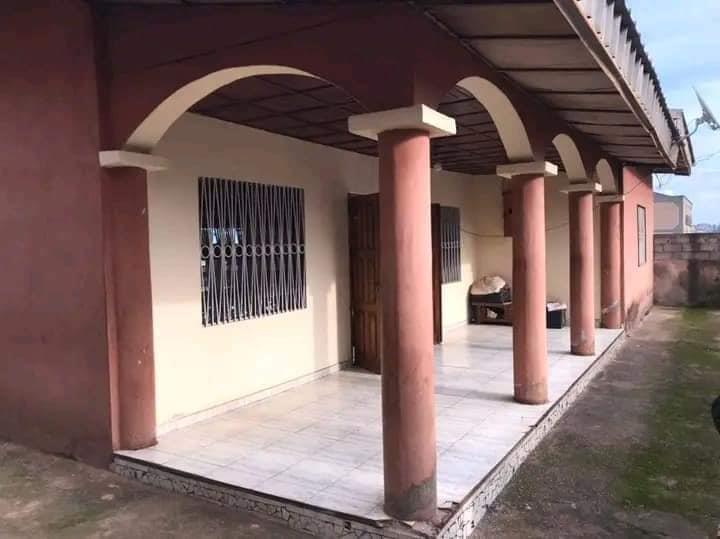 Villa Poour Bureau Ou Habitation Avec Parking À Eleveur,Accès Goudronné 