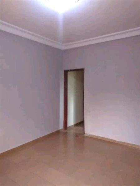 Appartement Neuf Individuel Avec Caméra De Surveillance Forage Parking À Tsinga Village ,Moto 150F 
