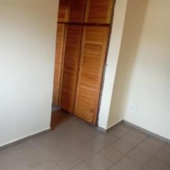 Appartement Avec Forage Parking À Damas,, Yaoundé, Immobilier au Cameroun