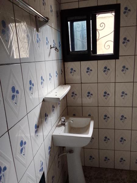 Je Vend Ma Maison À Bertoua, Sise À Kano, Derrière À Environ 200 Mètres Du Chateau D'eau 