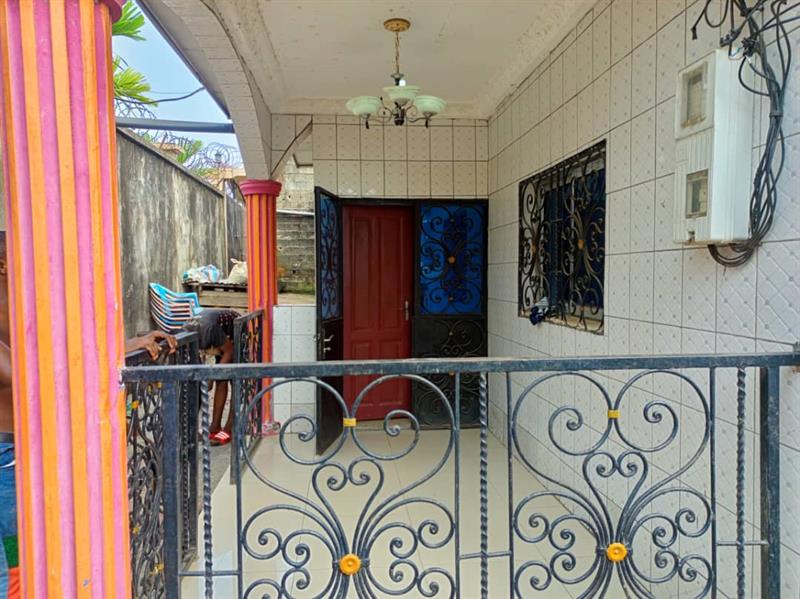 Jolie Villa À Vendre Aux Logements Sociaux De Douala 