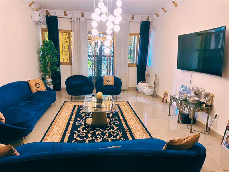 Immeuble À Vendre Bastos 