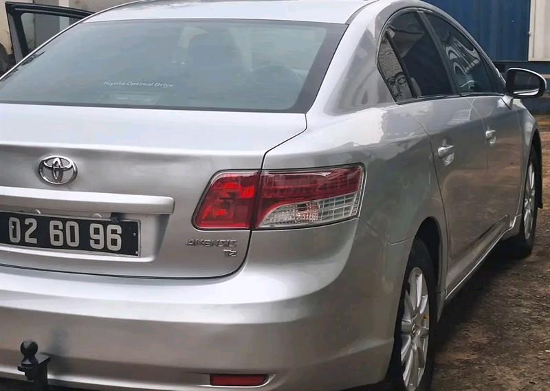 Avensis 2009-2010 À Vendre 