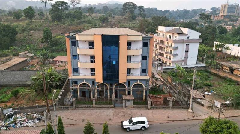 Immeuble À Vendre Bastos Royal business center