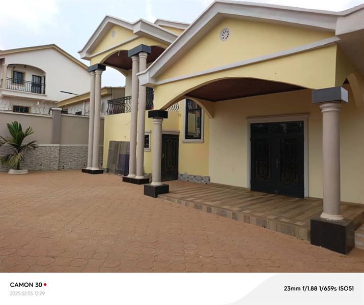 Duplex À Vendre À Nkozoa Royal business center