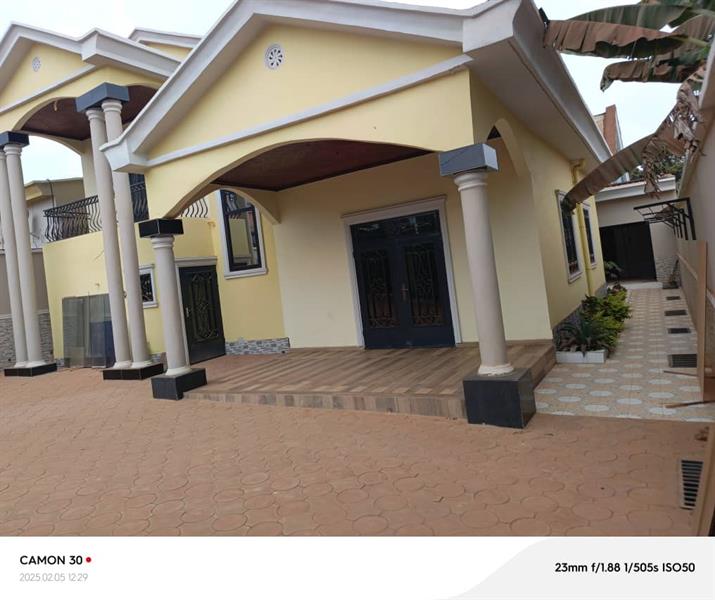 Duplex À Vendre À Nkozoa Royal business center