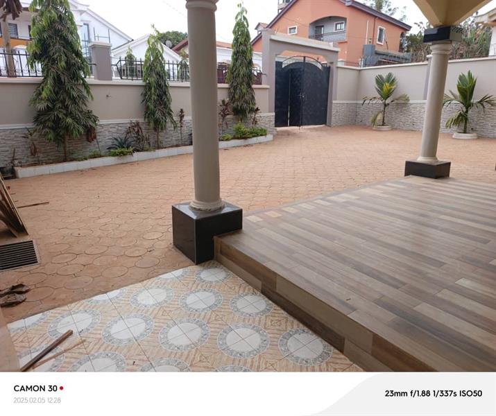 Duplex À Vendre À Nkozoa Royal business center