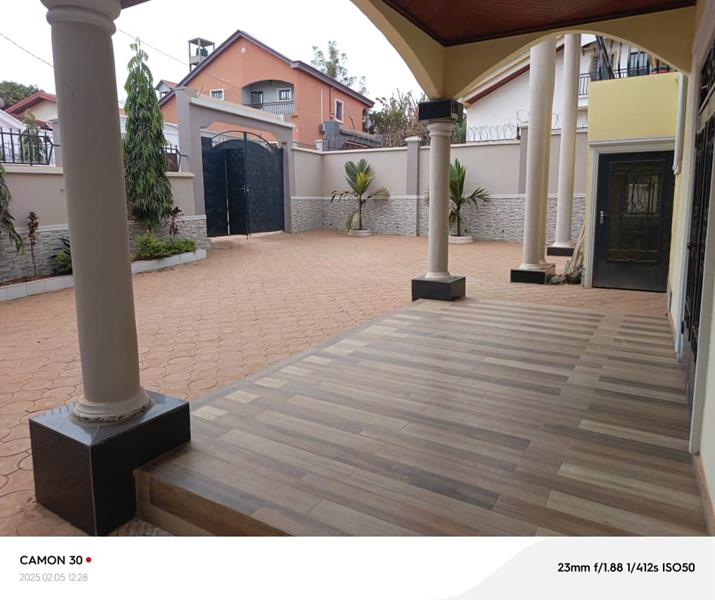 Duplex À Vendre À Nkozoa Royal business center