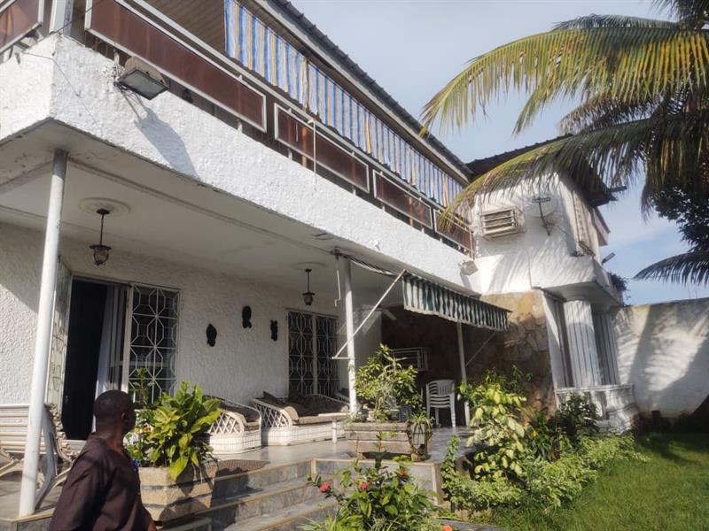 Villa À Vendre Bastos Royal business center