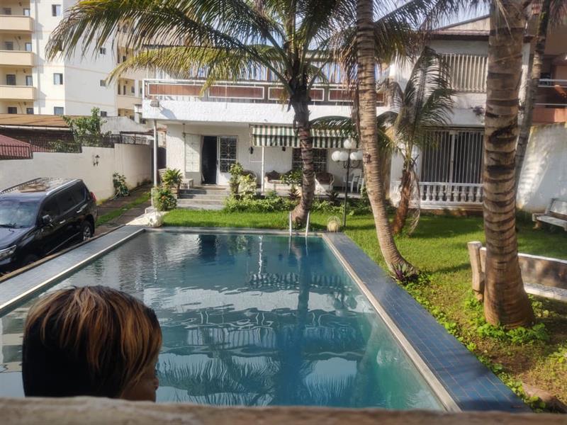 Villa À Vendre Bastos Royal business center