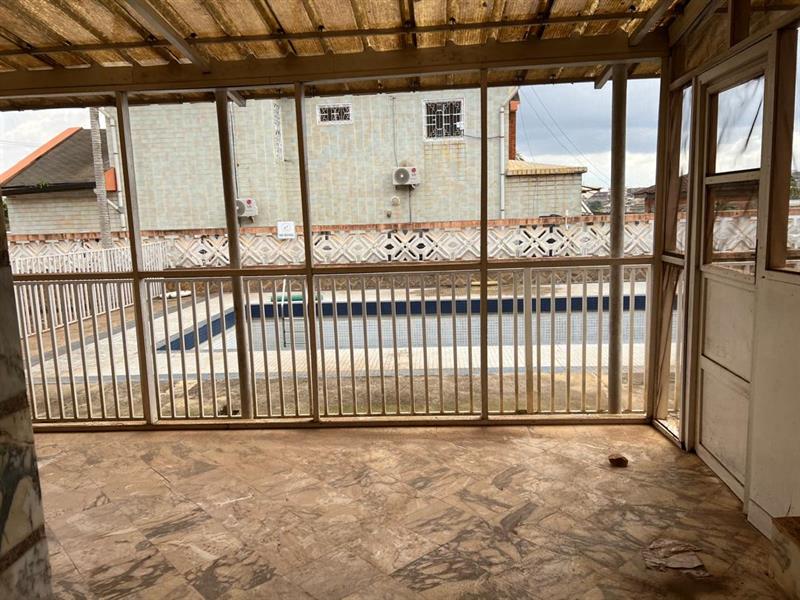 Duplex À Vendre Bastos Royal business center