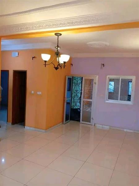 Appartement En Bordure De Route Nkoabang J &  J CORPORATION
