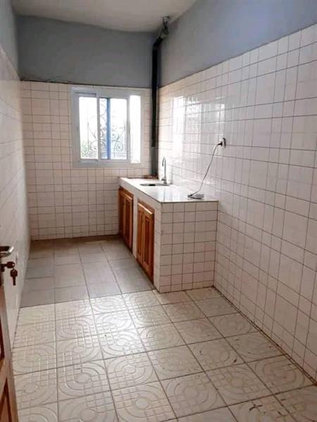 Appartement En Bordure De Route Nkoabang J &  J CORPORATION