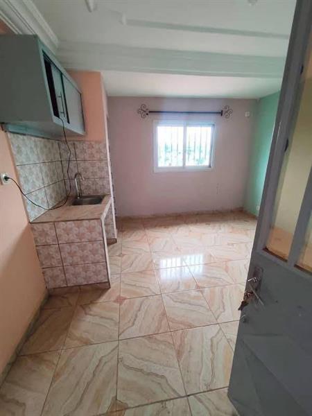 Grande Chambre En Nkozoa. J &  J CORPORATION