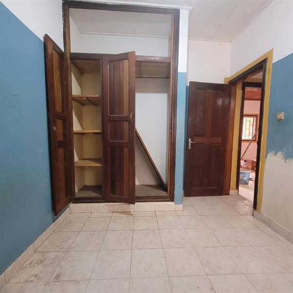 Appartement Enh Bordure De Routr Biyemassi Rond Point Express J &  J CORPORATION